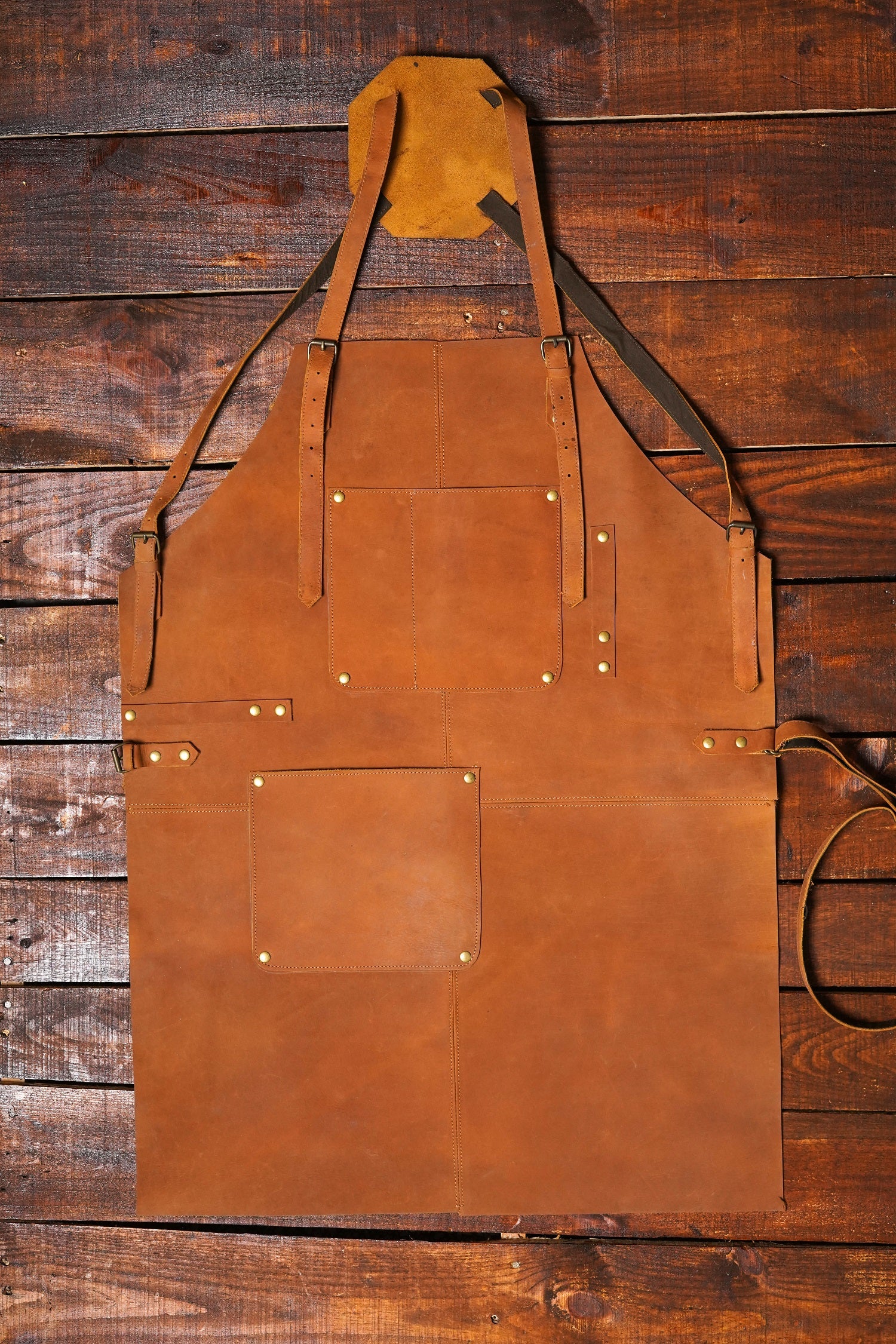 brown leather apron woodworking, woodworkers leather apron​, best leather woodworking apron​, best apron for woodworking​, best woodworking apron, shop aprons for woodworkers