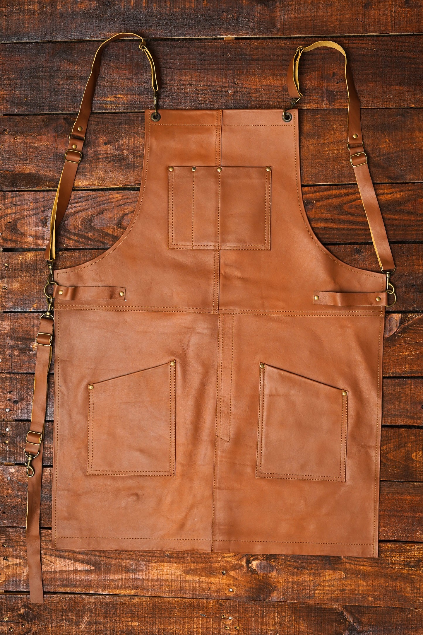 brown leather apron woodworking, woodworkers leather apron​, best leather woodworking apron​, best apron for woodworking​, best woodworking apron, shop aprons for woodworkers