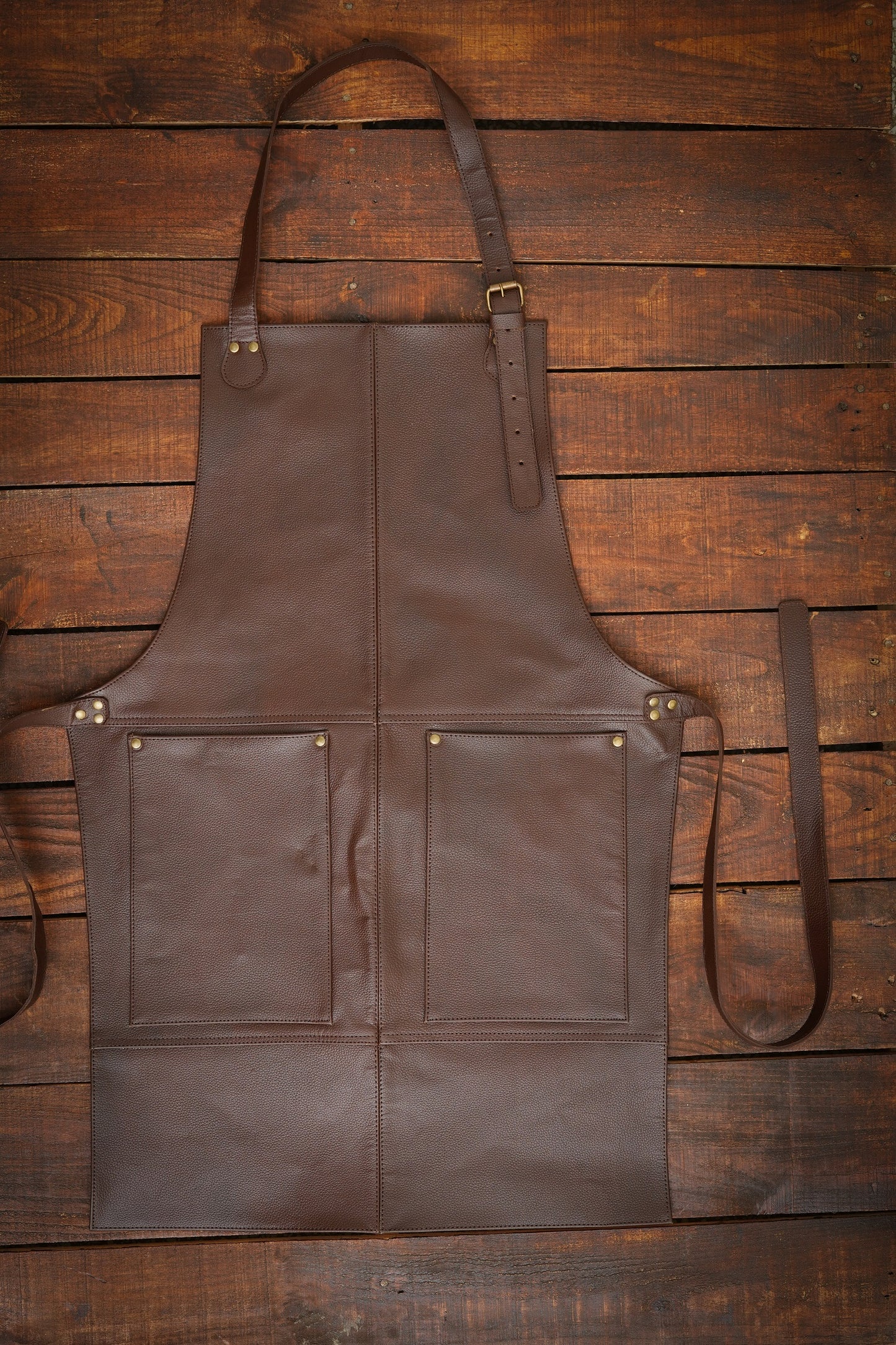 brown leather apron woodworking, woodworkers leather apron​, best leather woodworking apron​, best apron for woodworking​, best woodworking apron, shop aprons for woodworkers