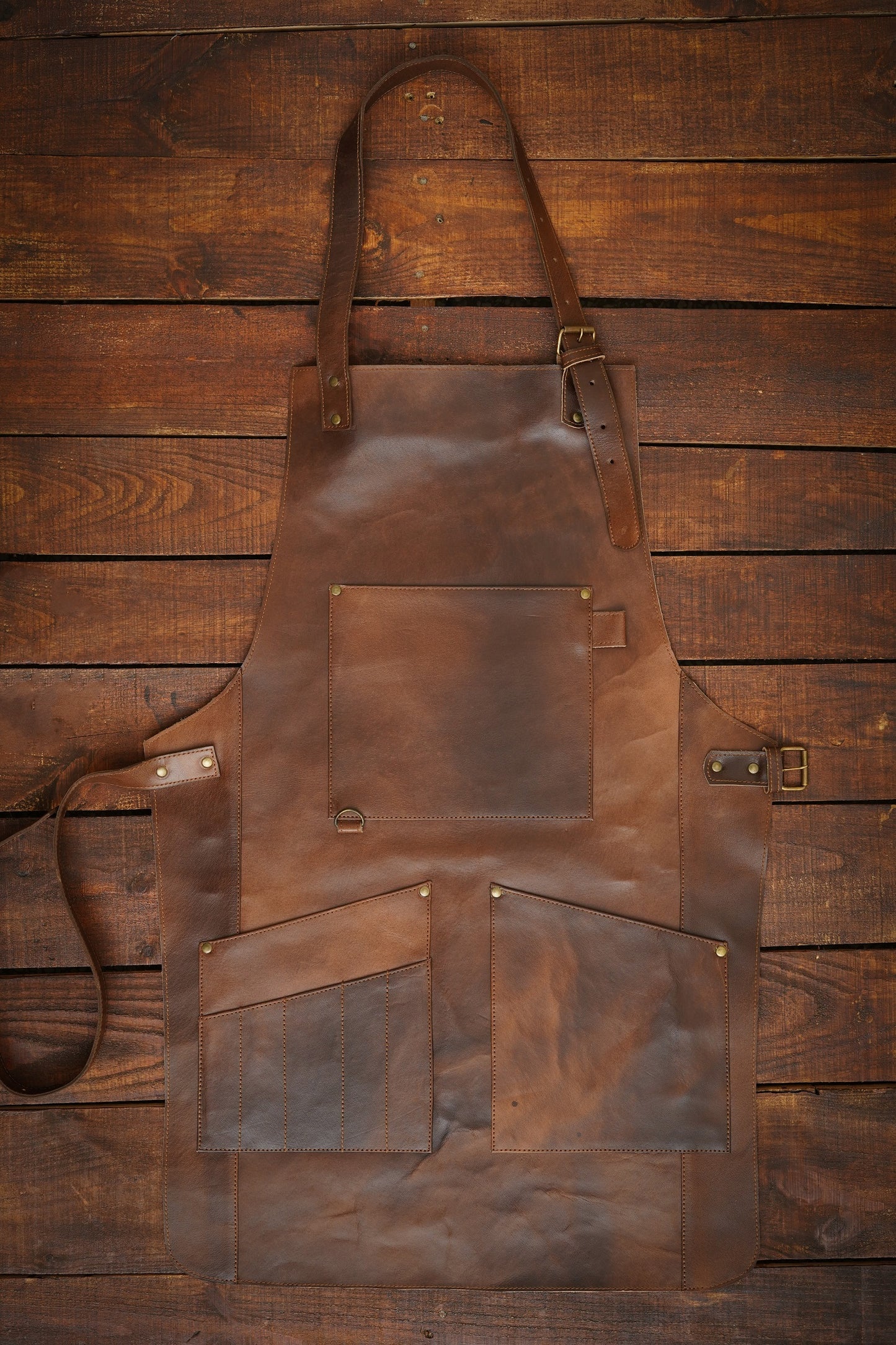 brown leather apron woodworking, woodworkers leather apron​, best leather woodworking apron​, best apron for woodworking​, best woodworking apron, shop aprons for woodworkers